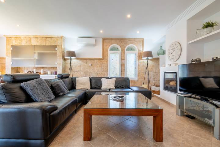 Villa Fina with private pool, Wi-Fi, and air conditioning in Colònia de Sant Jordi, Ses Salines