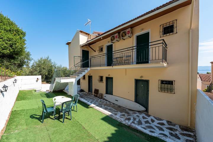 Gîte pour 4 personnes, avec jardin et balcon dans Kavos - 3