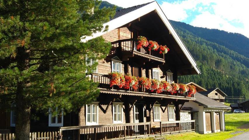 Ferienwohnung für 3 Personen, mit Terrasse und Garten sowie Ausblick in St. Veit in Defereggen