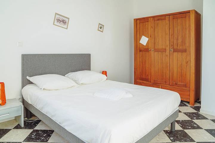 Gîte pour 7 personnes, avec terrasse ainsi que piscine et jardin, animaux acceptés à Vallon-Pont-d'Arc - 4