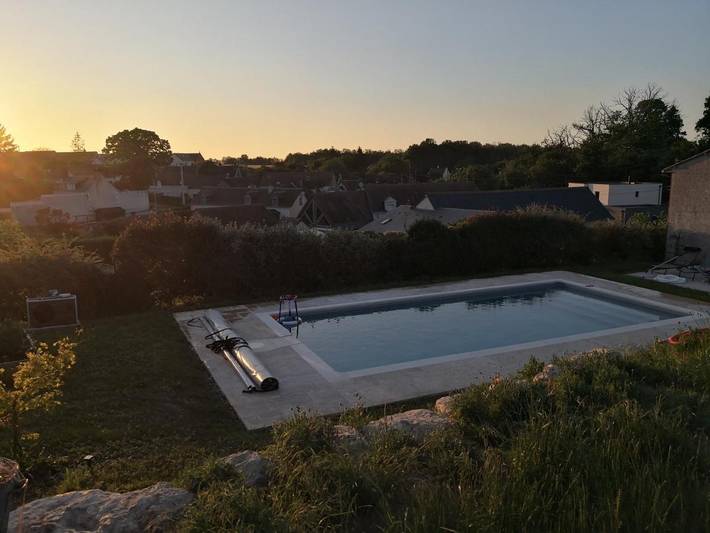 Location de vacances pour 4 personnes, avec Terrasse et Jardin ainsi que Piscine et Vue à Mosnes