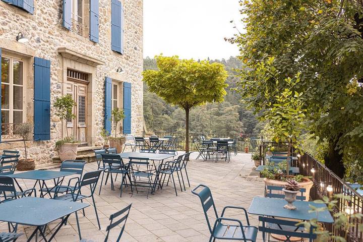 Location de vacances pour 2 personnes, avec jardin ainsi que piscine et vue à Vals-les-Bains - 3