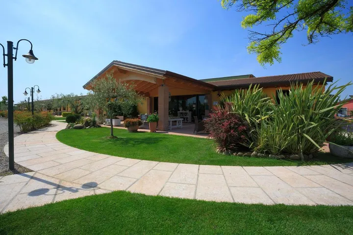 Camping for 4 people, with pool and garden as well as view - 1