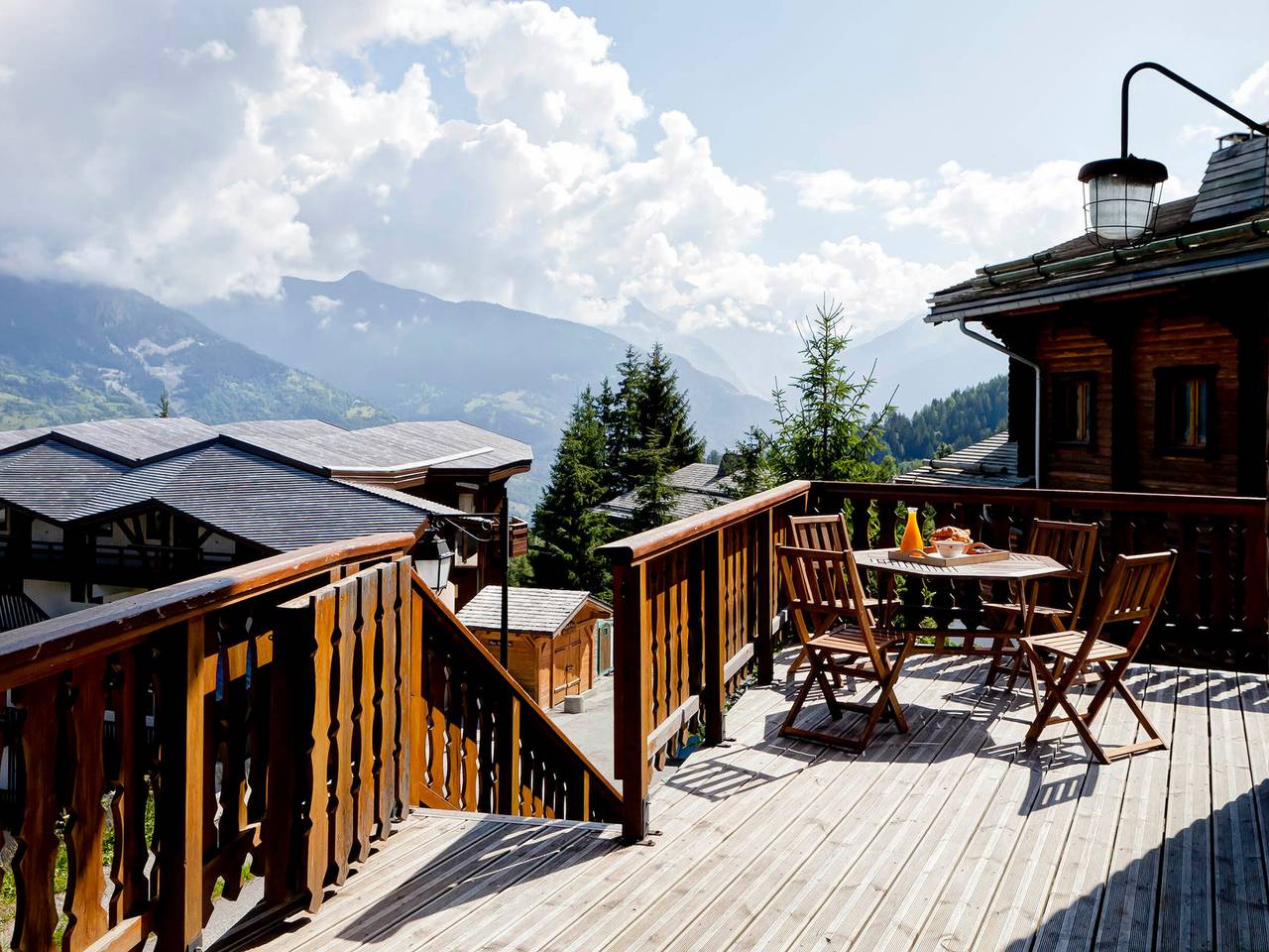 Charmantes Chalet de 200 m² in Courchevel, 15 Pers., 6 Zimmer, 6 Bäder, Balkon, Nähe Pisten. in La Tania, La Perrière