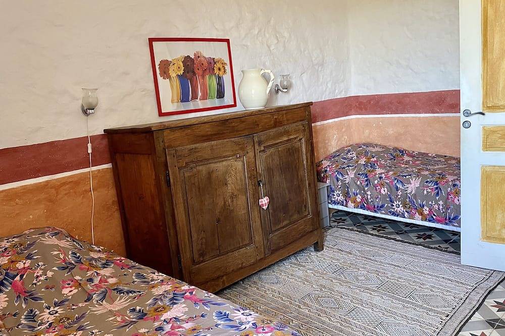 Auténtica y confortable casa de campo de Ardèche en un entorno verde in Saint-Alban-Auriolles, Ardèche