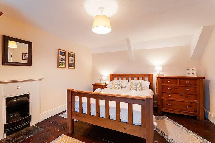 Cosy cottage - 10 minute walk to West Angle Bay in Pembrokeshire