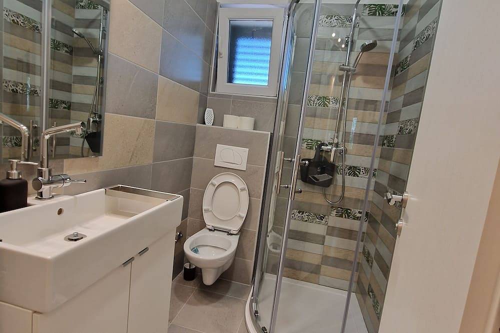 Entire apartment, New Holliday Apartment A2+2, Family house, garden pool, terase, wi-fi in Šibenik-Knin