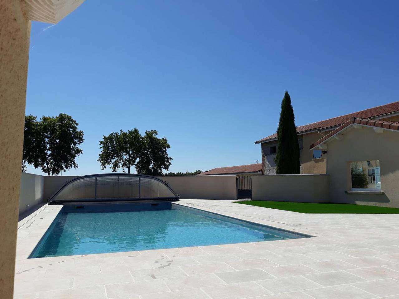 Charming Country House with Pool, Terrace, & All Amenities in Chalain-le-Comtal, Montbrison