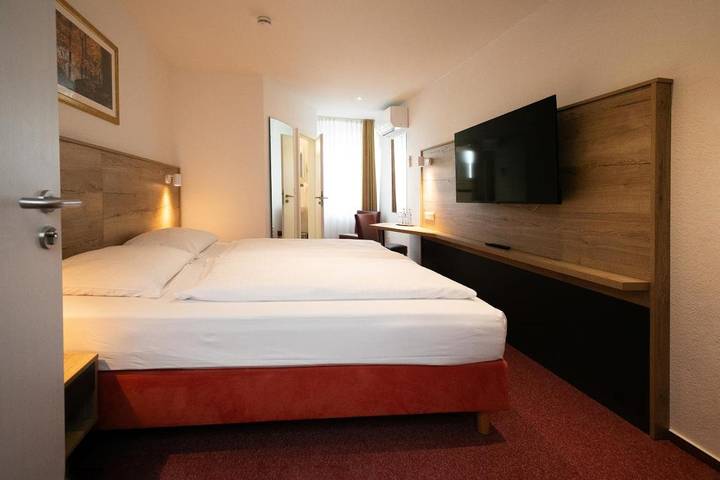 Hotel, mit Garten und Sauna in Düren - 3