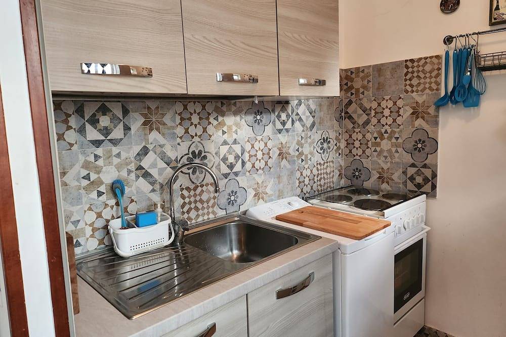 Geheel appartement, Seaside B&B - Bright and breezy apartment with large garden 100 m from the sea. in Anzio, Provincie Rome