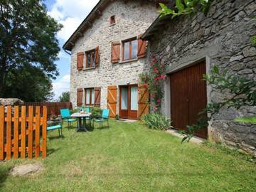 Gîte pour 5 personnes, avec jardin, animaux acceptés à Jullianges