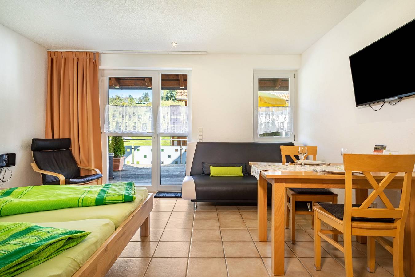 Ganze Wohnung, Ferienwohnung 2, 35qm' mit Gemeinschaftsgarten, Balkon und Wlan in Deggenhausertal, Region Bodensee-Oberschwaben