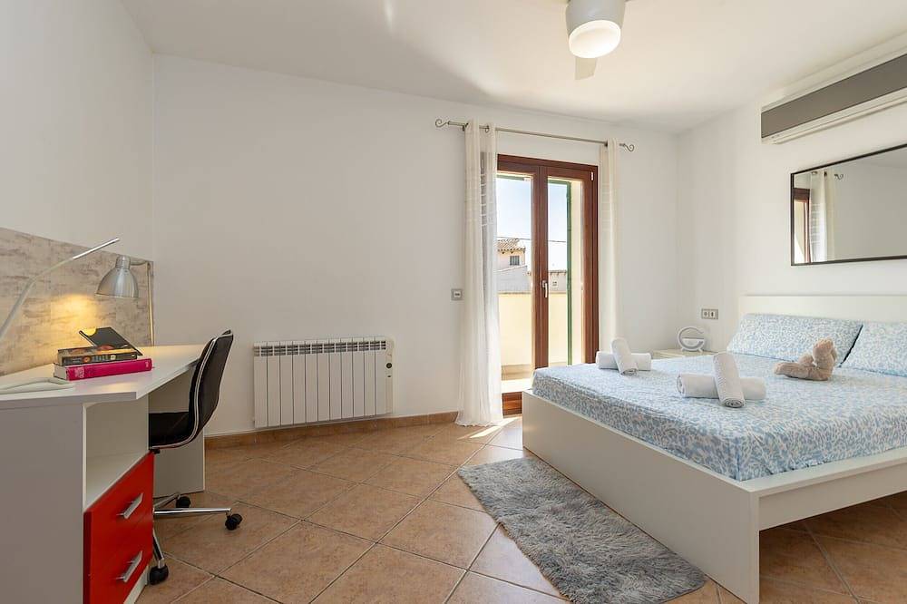 Modern holiday home with pool in the heart of Porreres. in Porreres, South Majorca
