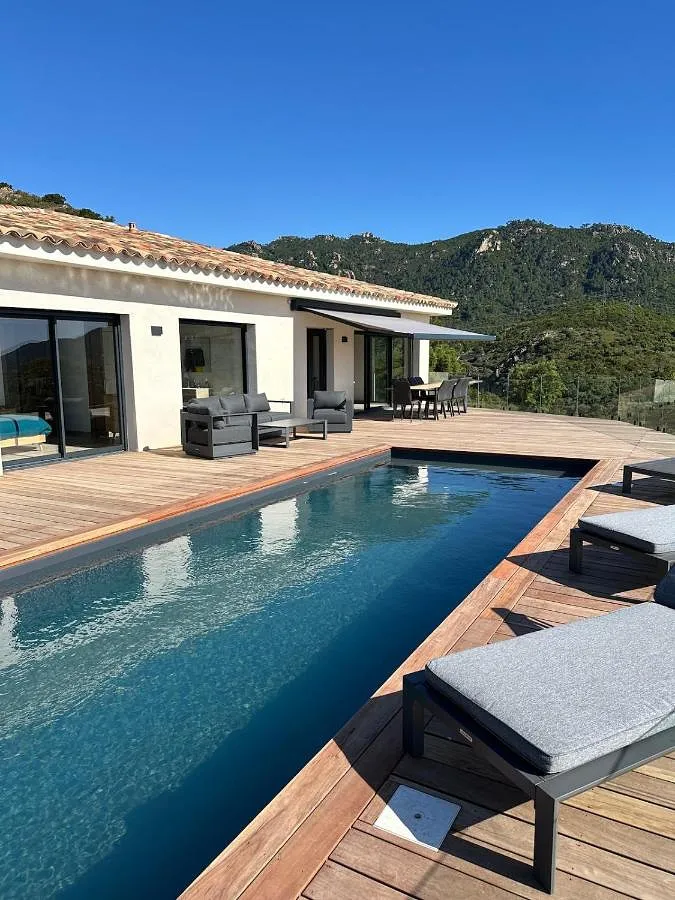 Chalet para 10 personas, con vistas además de terraza y piscina - 1