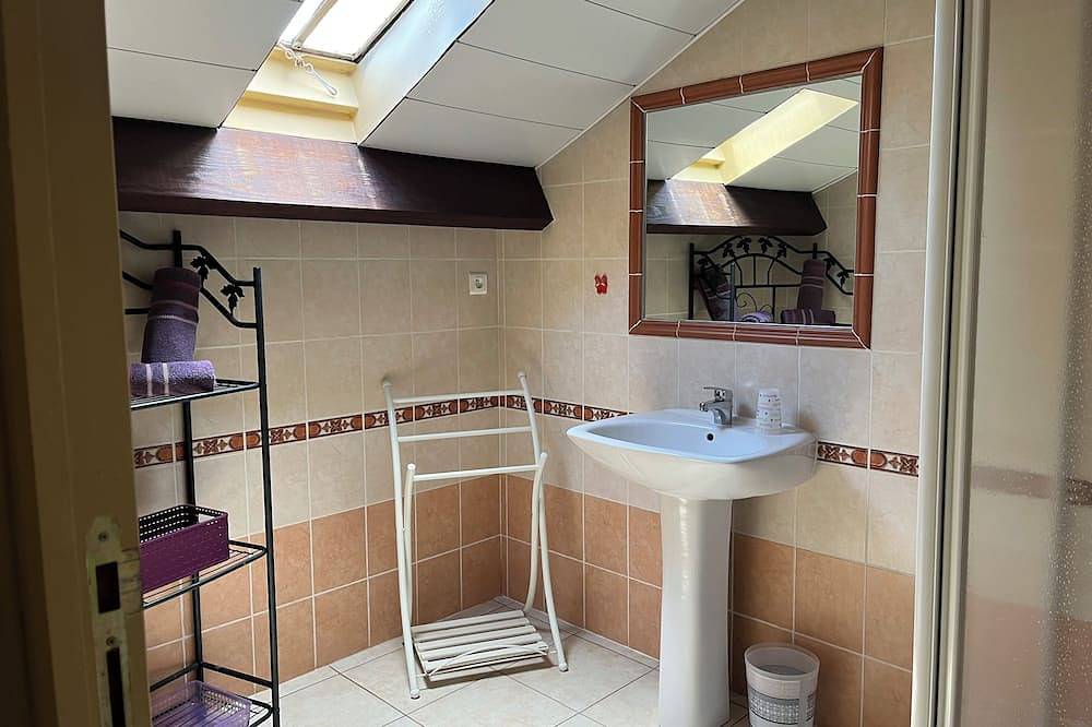 Appartement entier, Joli appartement de 85m² tout confort 4 adultes maximum et un enfant in Venzolasca, Arrondissement de Corte