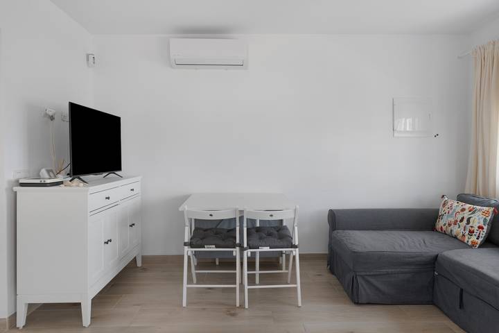 Apartamento entero, Vacaciones 'La Casa De La Playa' con vistas al mar, Wi-Fi y aire acondicionado in Quemada Beach, Yaiza
