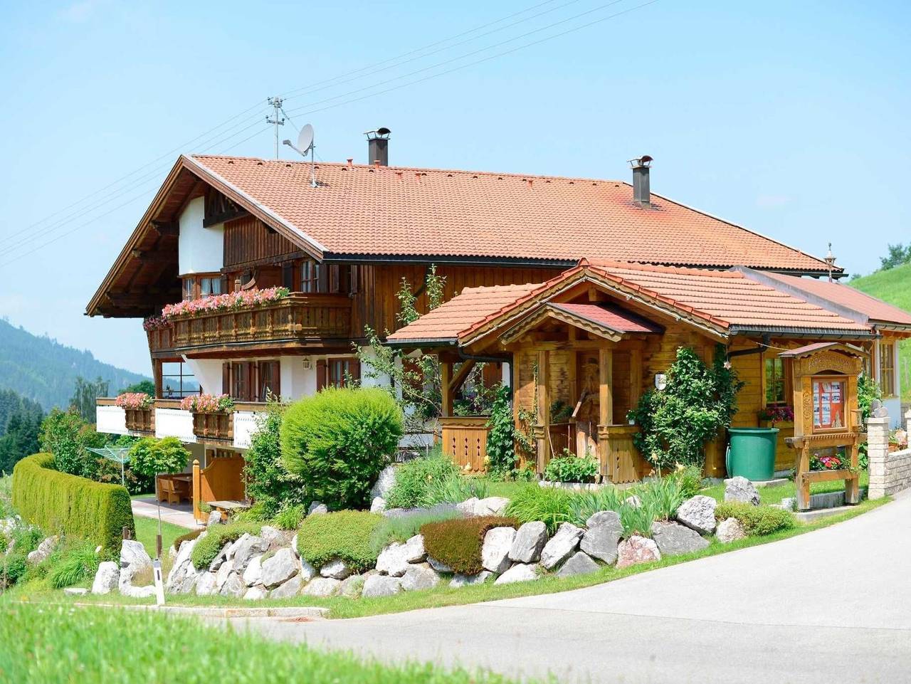Ganze Ferienwohnung, Alpinrefugium Haus am Anger - Erkerstube im Goldmelissenkleid  1 in Jungholz, Bayerische Alpen