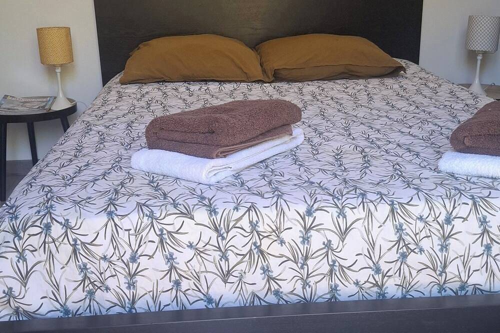 Villa between Aix-en-Provence and Marseille, in a green setting in Bouc-Bel-Air, Aix-en-Provence region