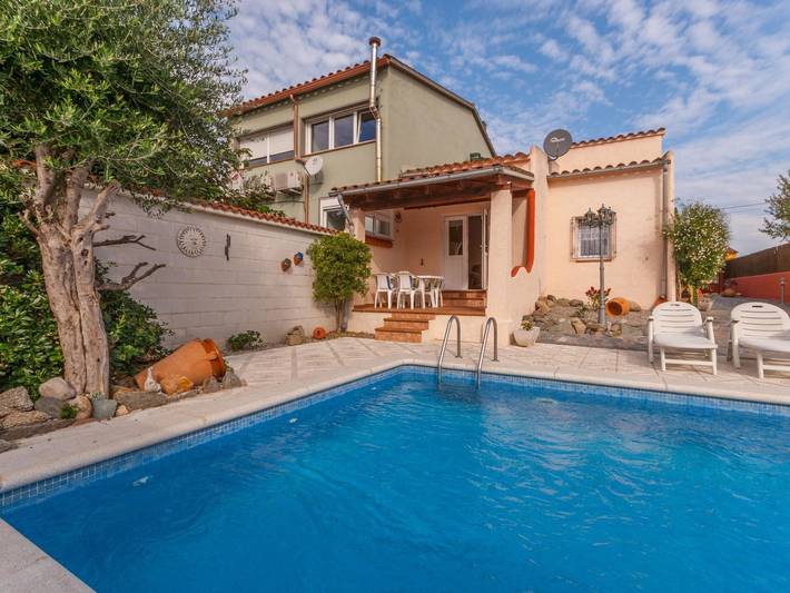 Location de vacances pour 4 personnes, avec Balcon/Terrasse et Terrasse ainsi que Jardin et Piscine à Castelló d'Empúries