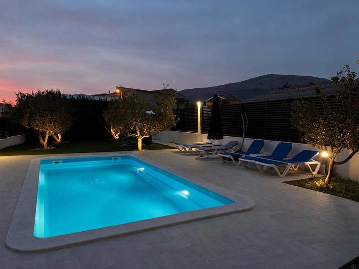 Villa pour 6 personnes, avec Terrasse et Jardin ainsi que Piscine et Vue à Split - 4