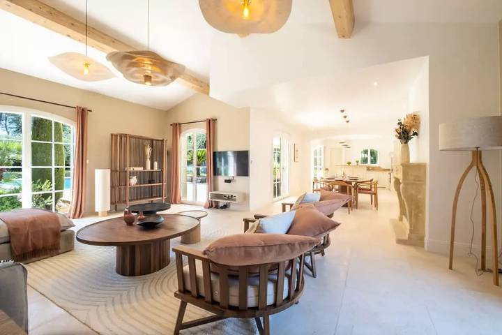 Location de vacances pour 13 personnes, avec jardin et piscine à Roquefort-les-Pins - 2