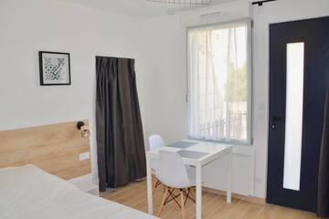Gîte pour 2 personnes, avec terrasse à Avoine