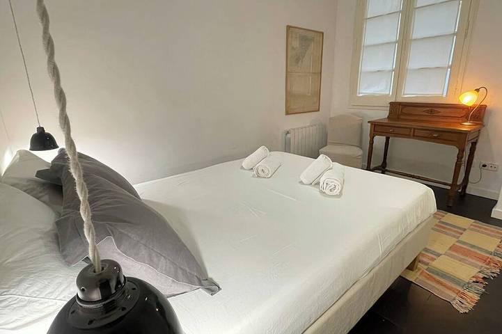 Apartamento entero, F3- Spacious 2 bedroom. Sarrià - Hospital Clinic in Centro Barcelona, Barcelona