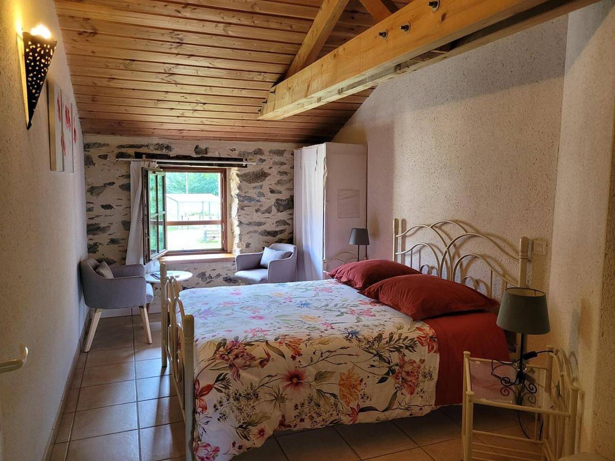 Quadruple Room with Private Bathroom in Chemillé-Melay, Région de Cholet