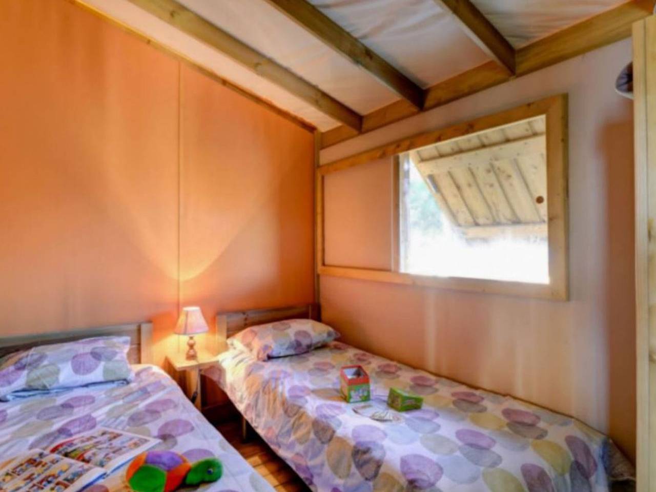 Tente en toile et bois avec terrasse pour 4 personnes in Sainte-Marie-du-Mont, Région de Cherbourg