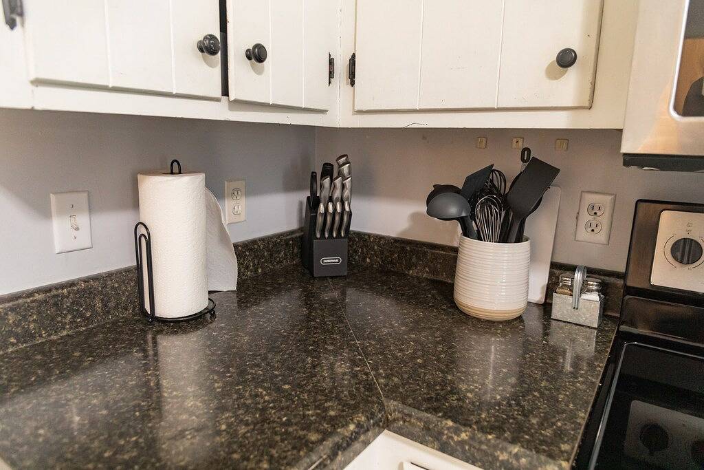 The Gray House - Only 4 Minutes From Lu in Lynchburg, Virginia