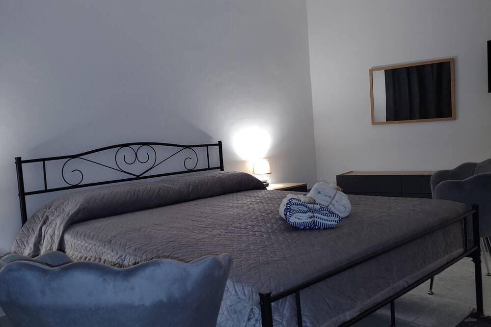 Appartement entier, \"Tondo Vecchio\" Guest House Vacation Rental, Caltagirone in Caltagirone, Région de Caltagirone