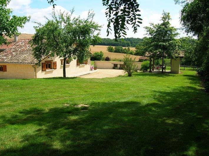 Gîte pour 6 personnes, avec terrasse et jardin