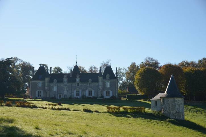 Location de vacances pour 4 personnes, avec piscine ainsi que jardin et vue à Blaison-Gohier - 2