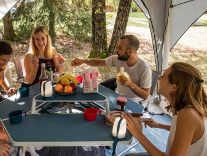 Tente pour 6 personnes, avec bassin pour enfant dans le Lot - 2