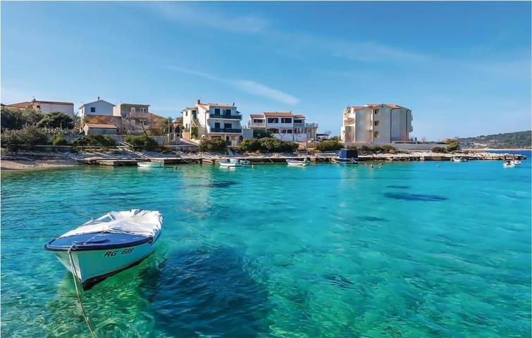 Entire holiday apartment, Charming Apartment with Terrace, Near Coastline and City Center in Kanica in Kanica, Razanj