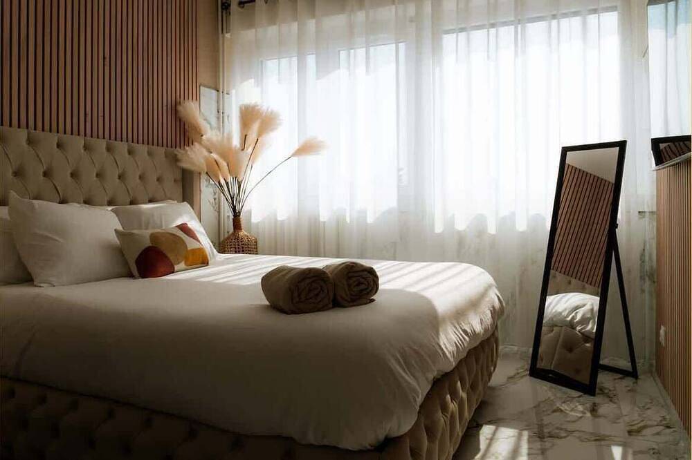 Entire apartment, B Unique Appartement Jacuzzi / Cinéma in Gaillard, Saint-Julien-en-Genevois region