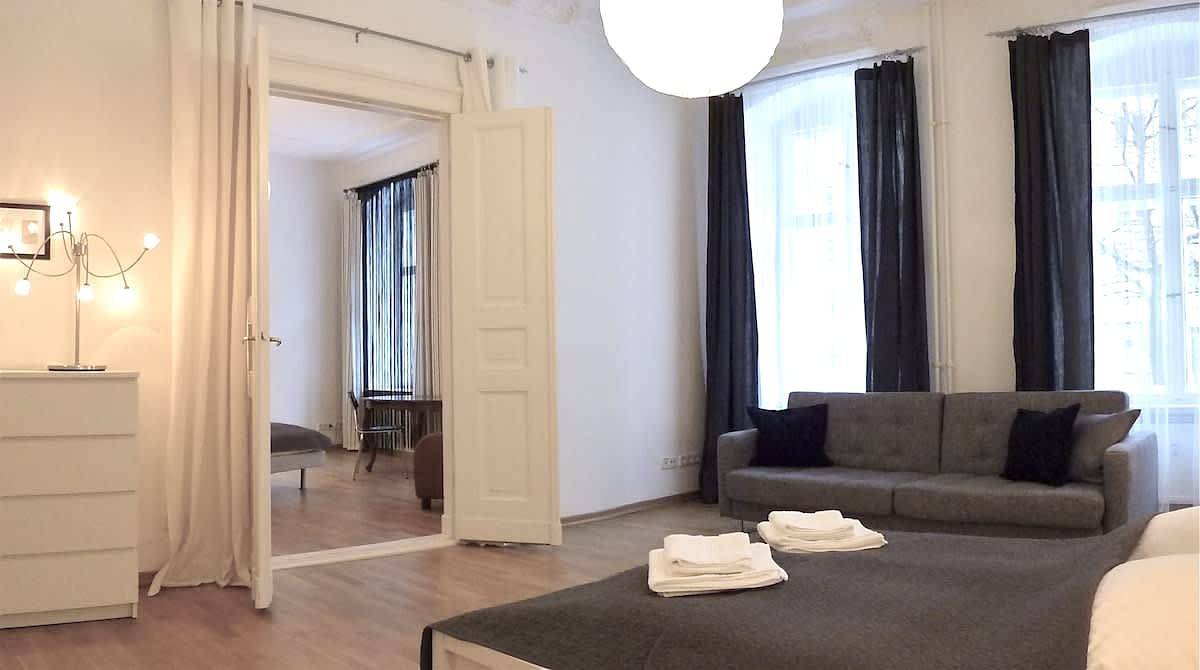 Vacation Rental for 8 Guests in Schöneberg Berlin, Berlin
