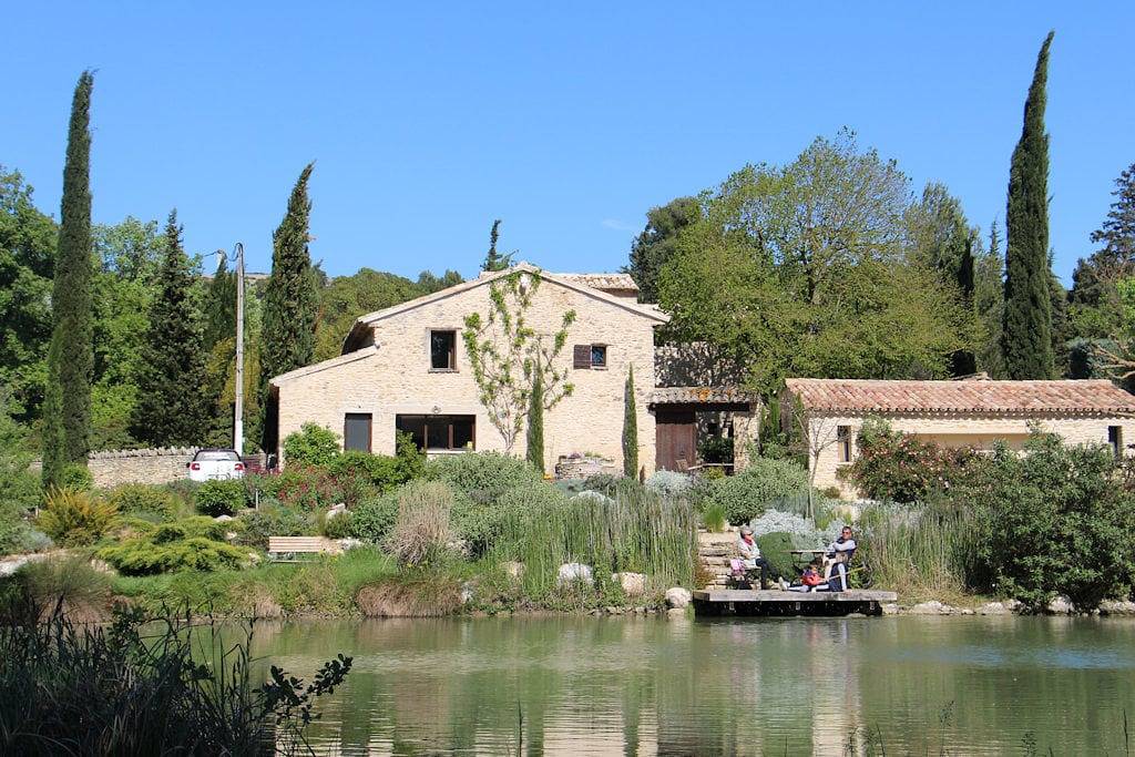 Au chant des Sorgues - Chambre Champ de lavande in Lagnes, Parc naturel régional du Luberon