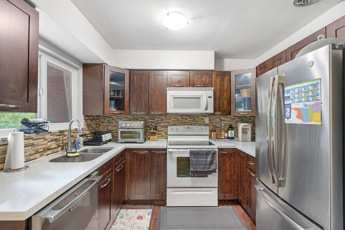 Spacious 3 Br Suite w/ Private Entry & Laundry in Vancouver, British Columbia