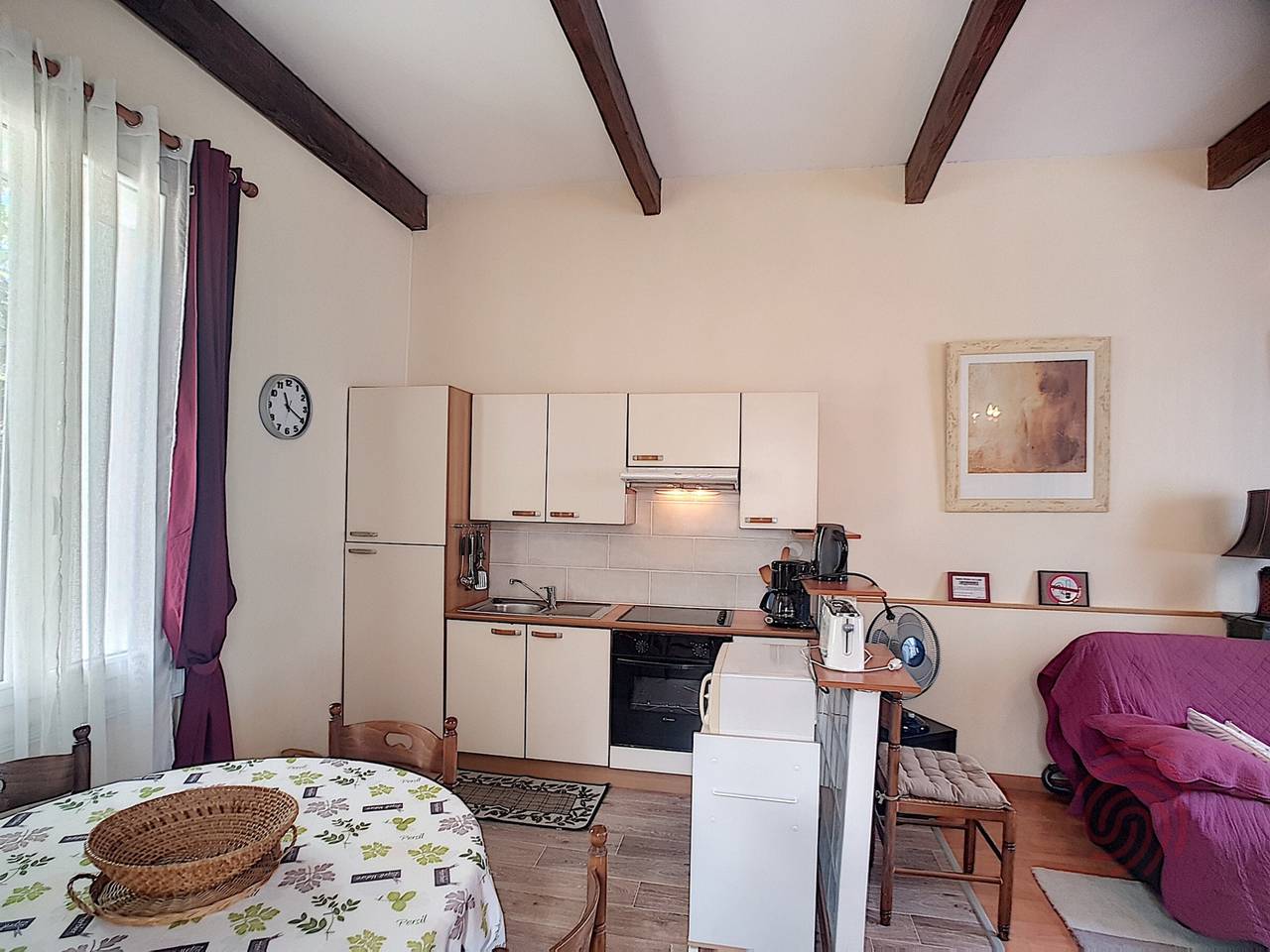 Apartamento entero, Apartamento acogedor con terraza privada, cerca de termas y centro, admite mascotas in Lamalou-les-Bains, Region de Béziers