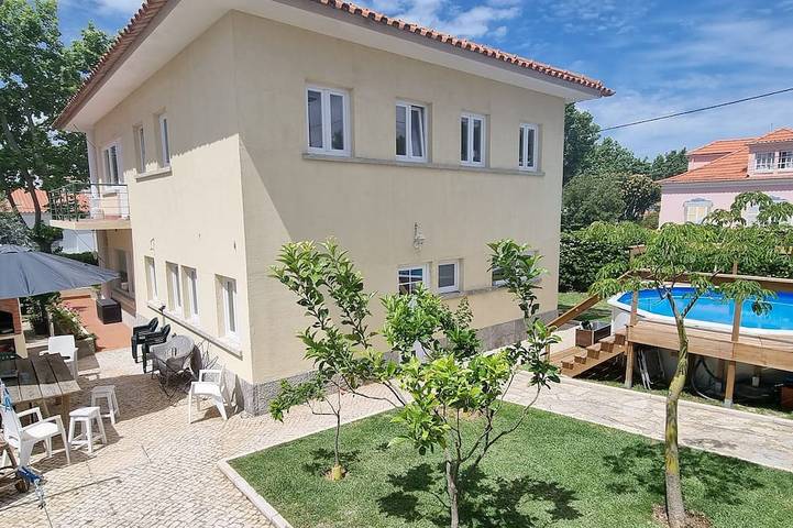 Ferienhaus für 10 Personen, mit Pool und Whirlpool sowie Garten und Balkon