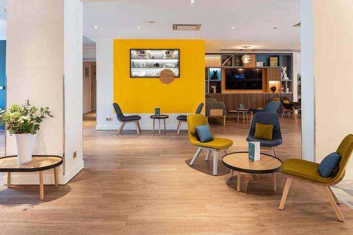 Hôtel pour 4 personnes, avec Terrasse et Piscine à Tassin-la-Demi-Lune