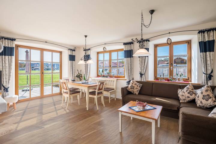 Ferienwohnung für 4 Personen, mit Whirlpool und Garten sowie Sauna in Übersee - 2