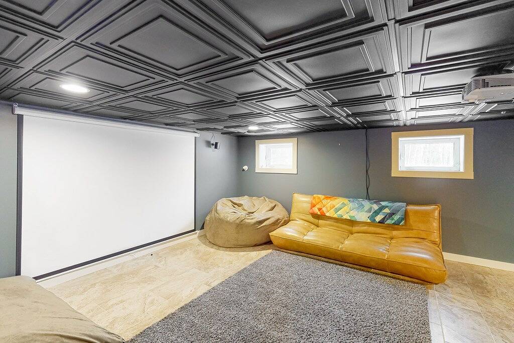 Secluded getaway near the beach & town with game room and hot tub in Ogunquit, York County