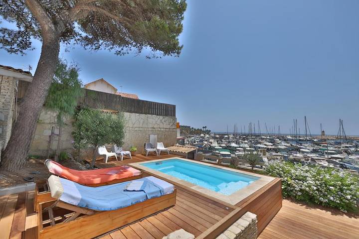 Villa pour 8 personnes, avec jardin ainsi que piscine et vue