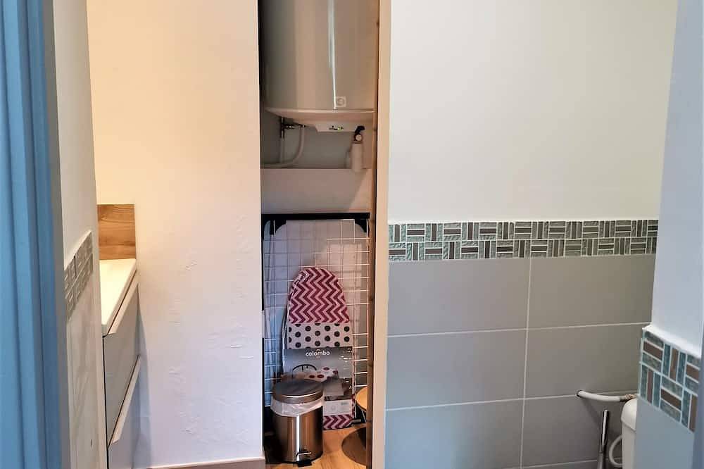Ganze Wohnung, L'Abeste  Studio 20m2  Sea view Terrace 30m2, air conditioned in Hyeres, Parc national Port-Cros