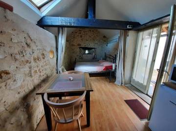 Gîte pour 2 personnes, avec piscine et jardin, animaux acceptés en Dordogne