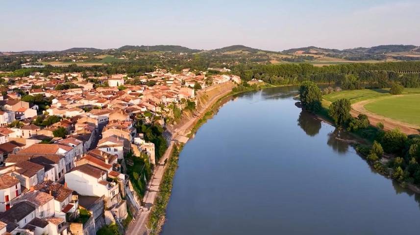 Hôtel pour 8 personnes, avec vue ainsi que balcon et vue sur le lac à Tonneins