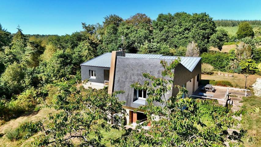 Maison de vacances pour 6 personnes, avec Balcon et Terrasse ainsi que Jardin et Vue à Langonnet