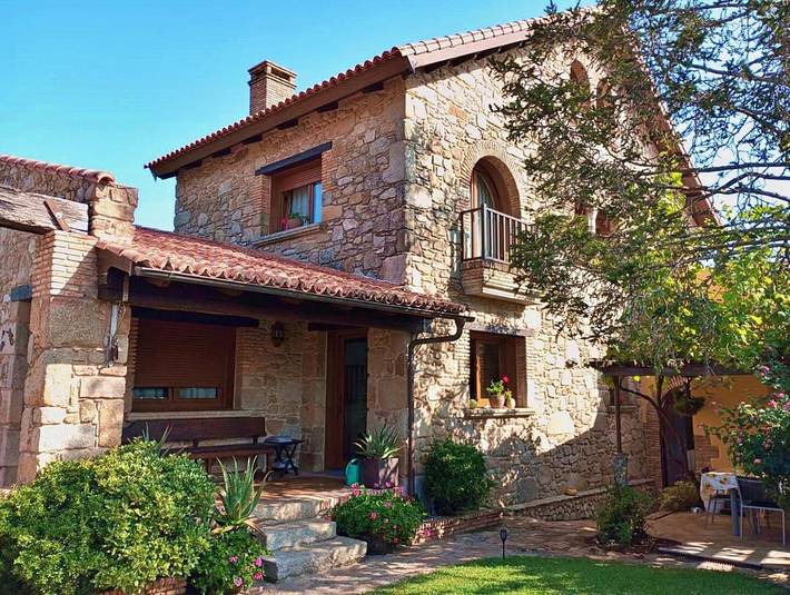 Casa rural para 8 personas, con Jacuzzi y Terraza además de Jardín y Piscina en O Grove